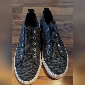 Corky's Babalu Herringbone size 8